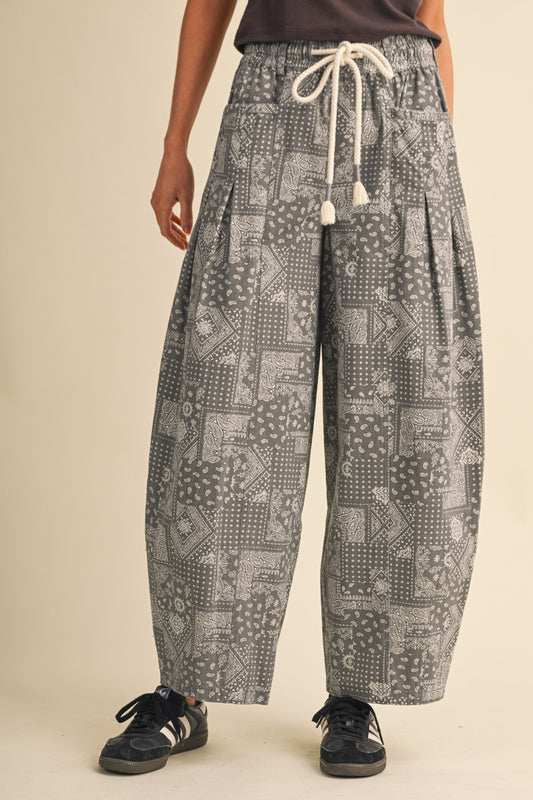 Bandana Print Pleated Barrel Pants